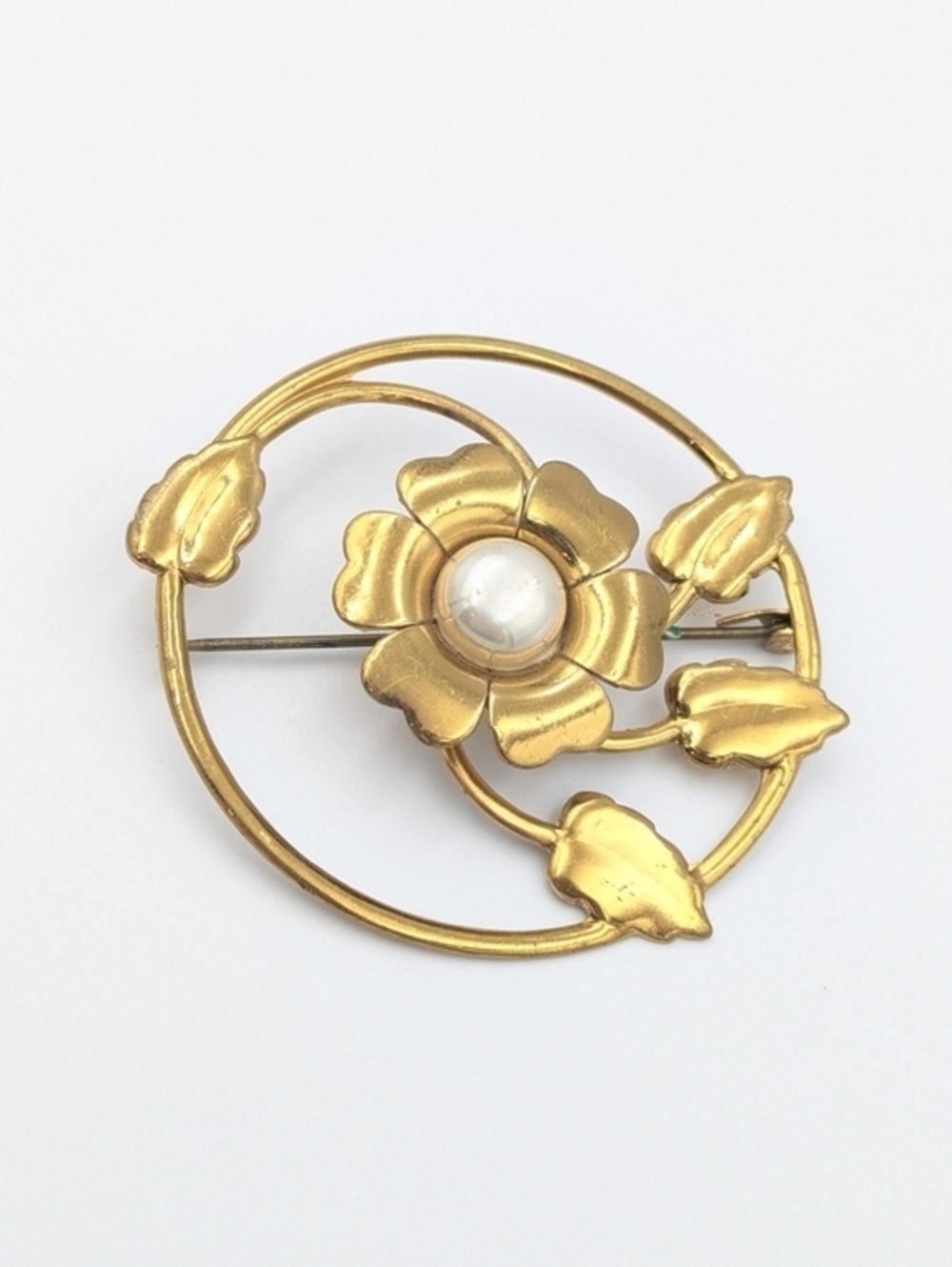 Vintage gold tone large Art Nouveau flower faux pearl circle brooch pin